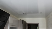 потолок глянцевый белый на кухне